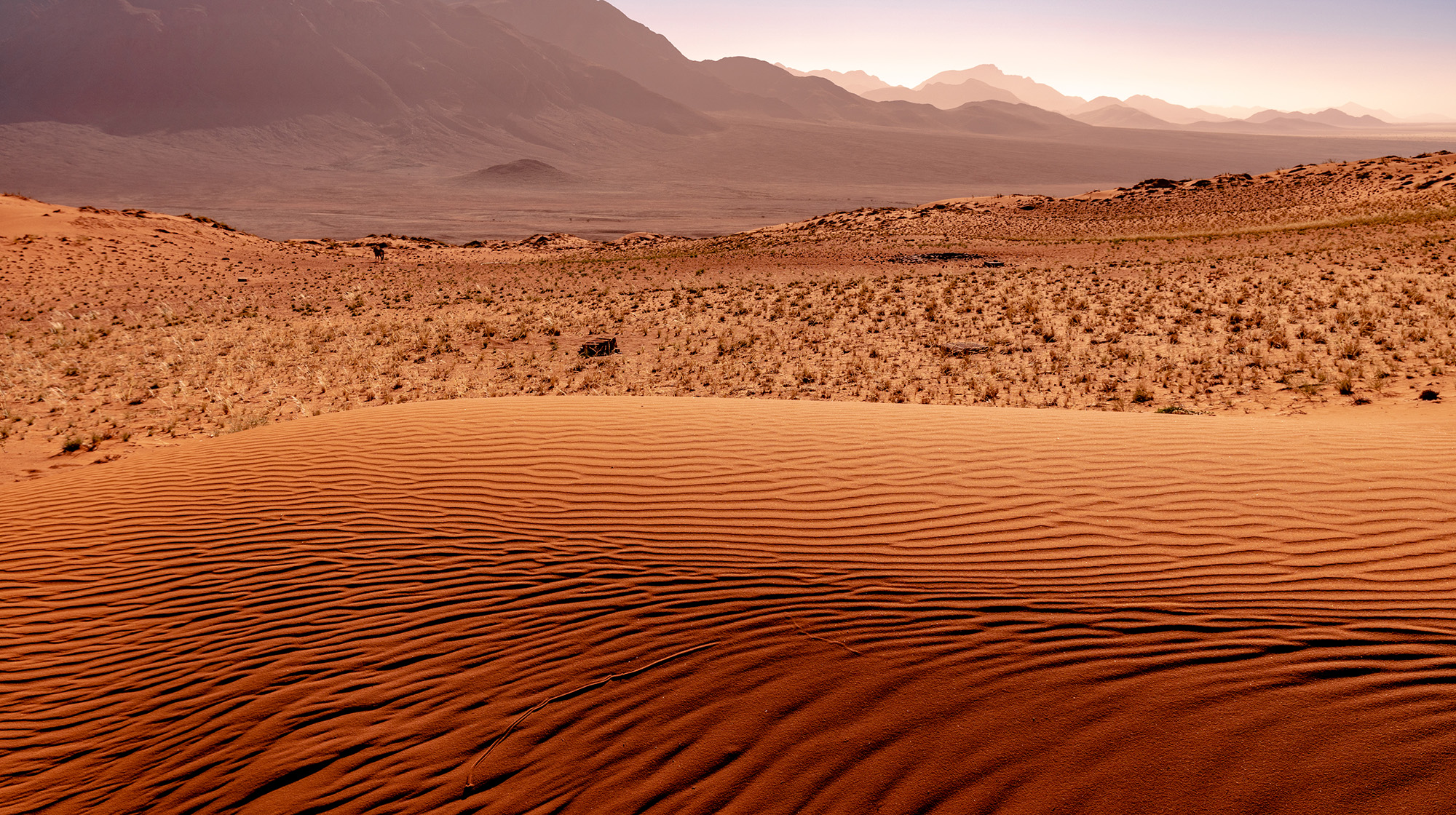 Desert Lodge - Wolwedans - Namibia - red dunes and mountains